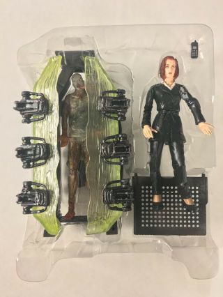 The X Files 5  Agent Dana Scully Series 1 Mcfarlane Toys Loose