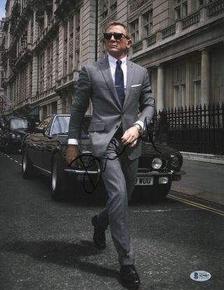 Daniel Craig James Bond Signed Autograph 11x14 Photo 