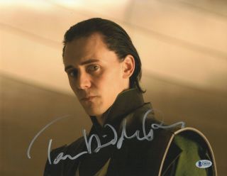 Marvel Tom Hiddleston Signed Thor Loki Autographed 11x14 Photo Beckett Bas 3