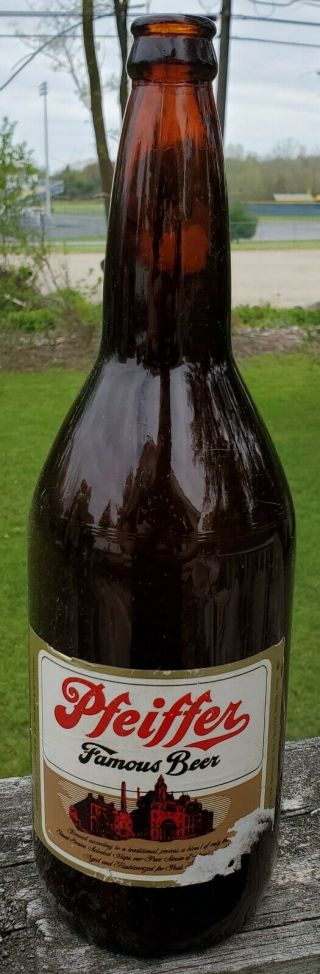 1967 Pfeiffer Famous Beer Bottle 1 Qt 6.  4 Oz South Bend Indiana In