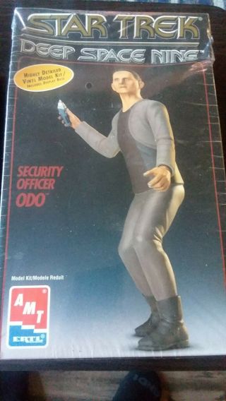 Star Trek Deep Space Nine Security Officer Odo Amt Model Kit
