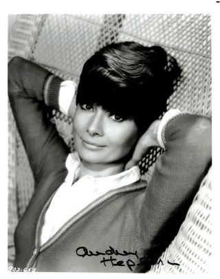 Psa Certified Audrey Hepburn Signed Autographed 8x10 Photo Portrait - Psa - Rare