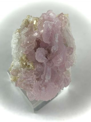 Rare Rose Quartz Crystals Rings: Rose Quartz Location.  Plumbago.  Newry,  Maine