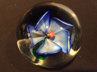 Paperweight Dynasty Gallery Heirloom Collectibles / Around The World Blue Flower