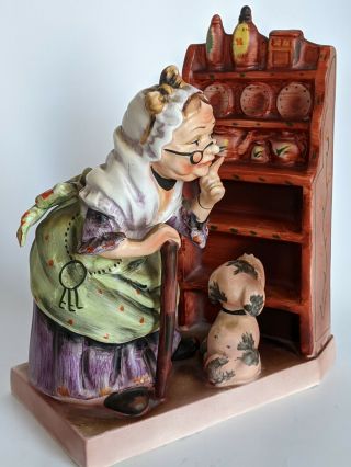 Vintage Lefton Nursery Rhyme " Old Mother Hubbard " Figurine 1105 - Bow