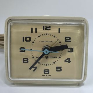 Vintage G.  E Lighted Dial Alarm Clock Made In The Usa - (d4)