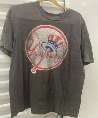 York Yankees T - Shirt Large Vintage Mlb Licensed