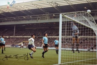 Footballer John Connelly Signed England 1966 World Cup Finals Photo Uacc Dealer