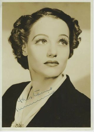 Vintage Portrait Photograph Signed By Actress Constance Cummings