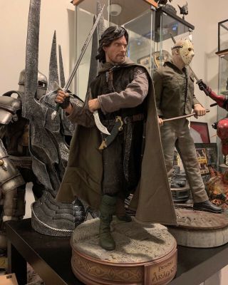 Sideshow Collectibles Aragorn Premium Format Exclusive Statue