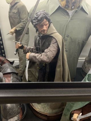Sideshow Collectibles Aragorn Premium Format Exclusive Statue 2