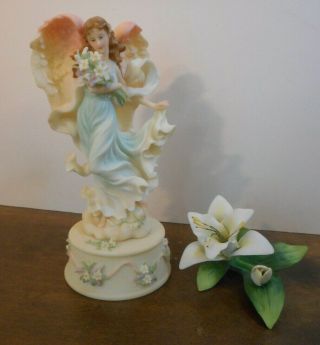 3 Pc Roman Inc.  Seraphim Classics 2001 Angel Lily 84242 Figurine,  Base & Flower