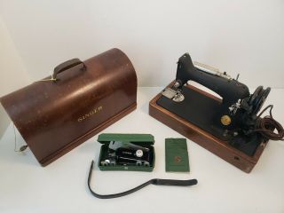 1951 Singer Sewing Machine Model 66 - 16 With Antique Wood Locking Case.