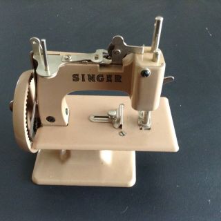 Vintage Singer Sewhandy Model 20 Sewing Machine With Box