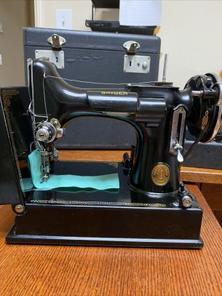 Vintage Singer Featherweight 221 Sewing Machine 1938 With Case