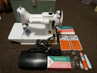 Singer White 221k Featherweight Sewing Machine & Case W/