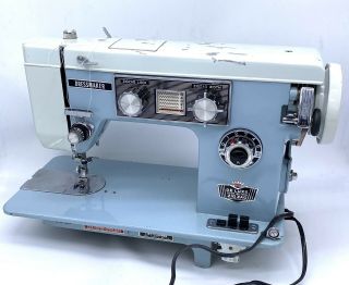 Vintage Dressmaker Deluxe Push Button Zig - Zag Swa - 2000 Sewing Machine W/case