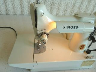 Vintage Singer White Featherweight Model 221K Sewing Machine w/Pedal Shape 2