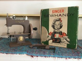 Singer Sewhandy Model 20 Sewing Machine With Clamp And Box,  Tan