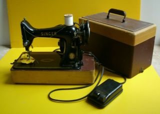 Vintage Singer Sewing Machine 99k With Case