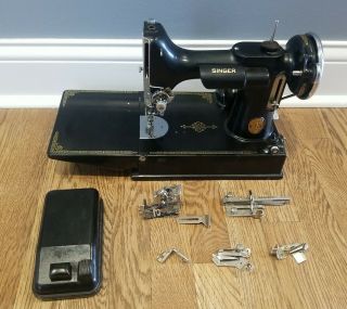 Vintage Singer Sewing Machine Featherweight Model 221 3 - 110 - Read