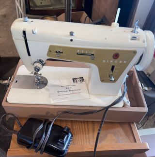 Vtg Singer Sewing Machine Model 237 Fashion Mate In Carrying Case