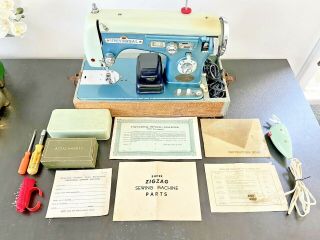 Vintage Universal Zig - Zag Sewing Machine W/book & Tons Of Accessories