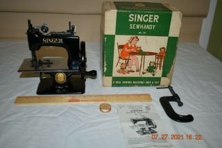 Vintage Singer Sewhandy Childs Sewing Machine Model 20 & Orig.  Box