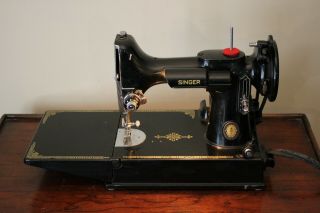 Singer 221 - 1 Featherweight Sewing Machine w Case Accessories 5