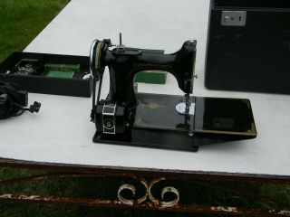 Singer 221 Sewing Machine With Case And Accessories