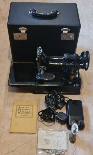 Singer 222k Featherweight Collectable Sewing Machine