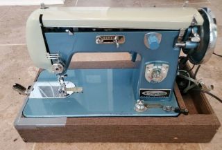 Vintage Montgomery Ward Signature Sewing Machine W\case Urr - 289a Made In Japan