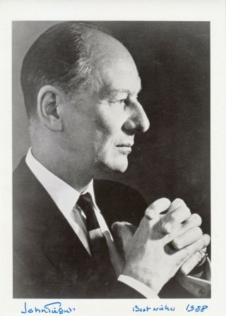 Sir John Gielgud 7 X 5 Hand Signed Photo