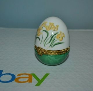 Vtg Porcelain Easter Egg Shaped Trinket Box Spring Flower 3.  1 " H Hinged Enamel