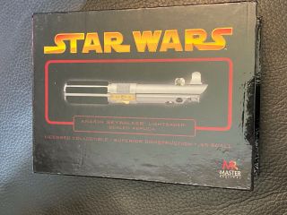 Master Replicas Anakin Skywalker Lightsaber Sw - 310.  45 Scale