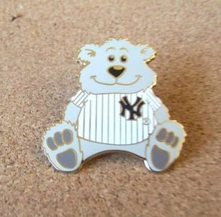 Ny York Yankees Large Teddy Bear Lapel Pin
