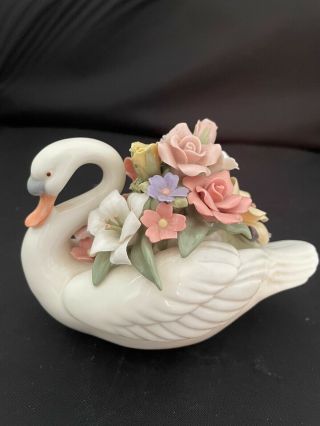 Capodimonte Swan With Flowers