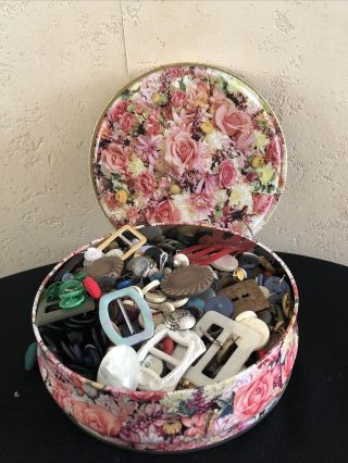 Vintage Tin Full Of Vintage Buttons - Great Assortment - 1.  3 Kg