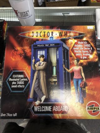 Doctor Who Model Kit: Includes Tardis Dr.  And Martha With Paints And Brushes.