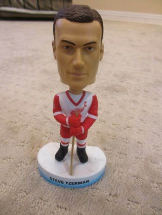 Steve Yzerman Detroit Red Wings 2001/2002 Nhl Play Makers Bobble Head