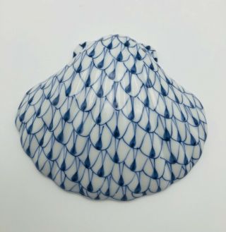 Hand Painted Blue & White Fishnet Design Clam Shell Andrea By Sadek Herend Style