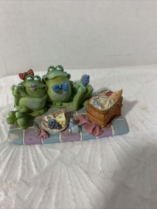 Toadily Yours Russ Frogs In Love Picnic Figurine Russ Berrie Collectible 1977