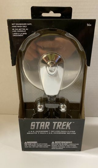 Thinkgeek Star Trek Uss Enterprise Ncc - 1701 Pizza Cutter