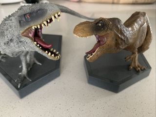 Limited Edition Jurassic World Dinosaur Statues T - Rex & Indoraptor No Bluray