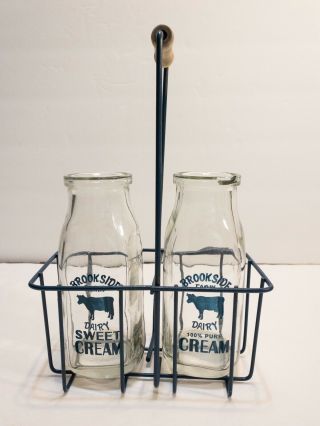 Vtg Set Of 2 Brookside Farm Dairy Cream 1/2 Pint Bottles & Table Caddy/carrier