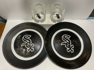 Set Of 4: Mlb Chicago White Sox 2 Glass Drink Cups & 2 Licensed Plastic Plates