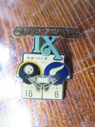 1975 Bowl Ix Lapel Hat Pin Minnesota Vikings Pittsburgh Steelers Nfl
