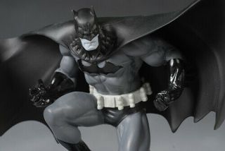 DC Direct - Batman Black & White - 1st ED - Jim Lee Statue - No 3047 of 5600 2