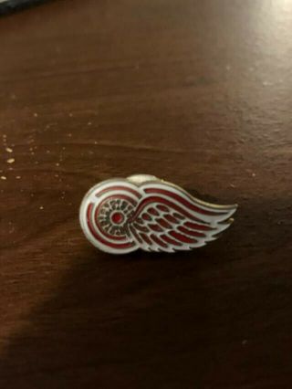 Detroit Red Wings Logo Lapel Hat Pin - Winged Wheel -