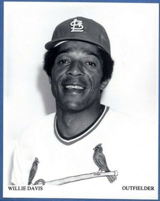 Willie Davis,  St.  Louis Cardinals Outfielder,  8 X 10 Glossy B/w Photo Print